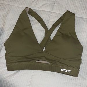 Echt sports bra. Hole in the middle. Has pads